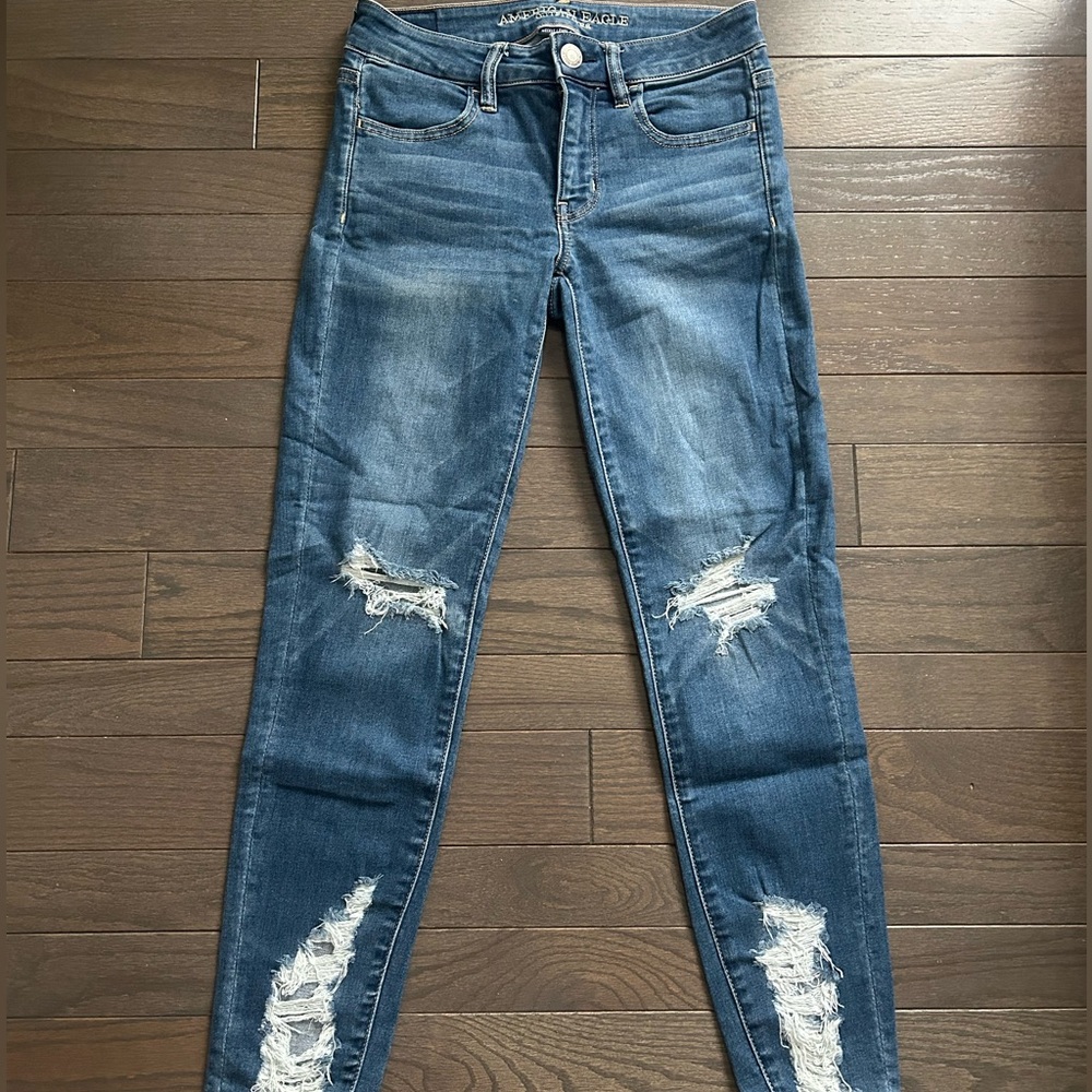 American Eagle Outfitters blue ripped skinny jeans